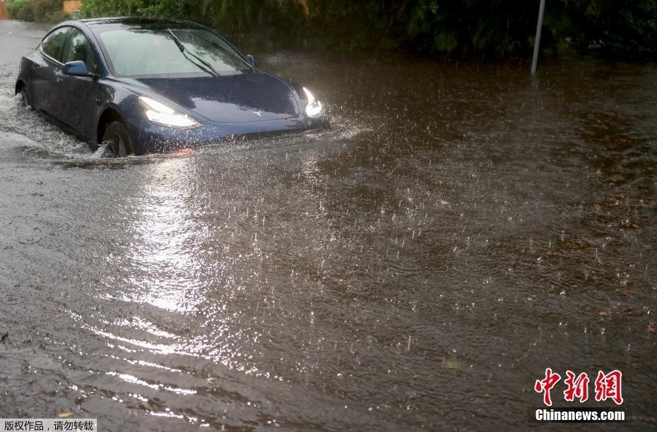 連日暴雨 美國(guó)佛羅里達(dá)州部分地區(qū)洪水泛濫