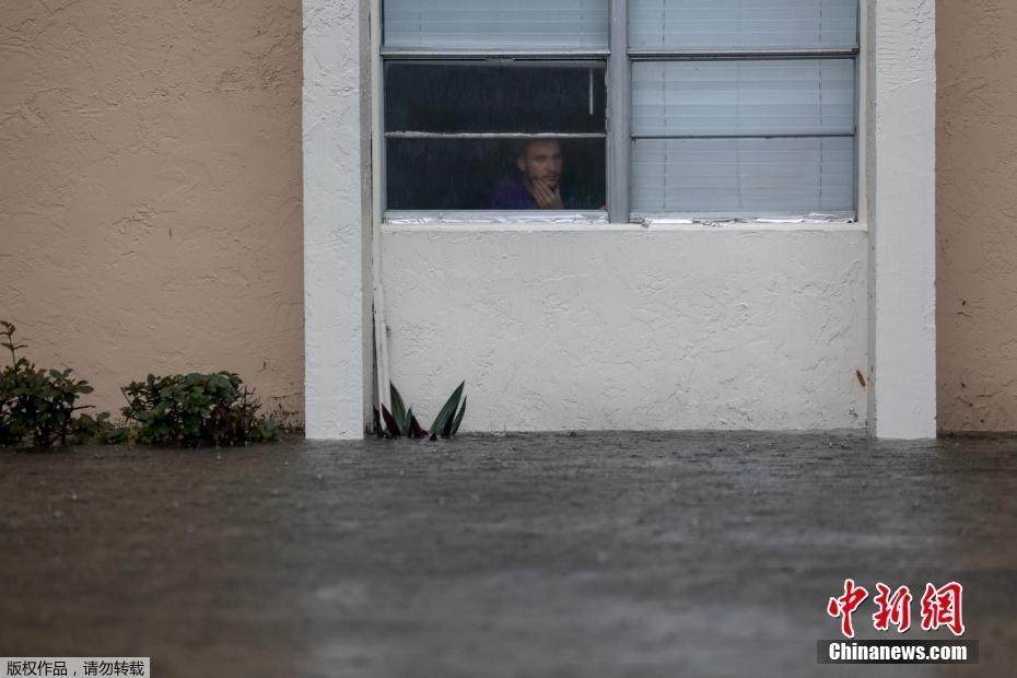 連日暴雨 美國佛羅里達(dá)州部分地區(qū)洪水泛濫