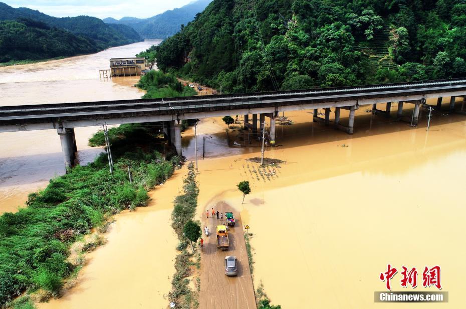 福建政和：受連日暴雨影響 國道發(fā)生溜方