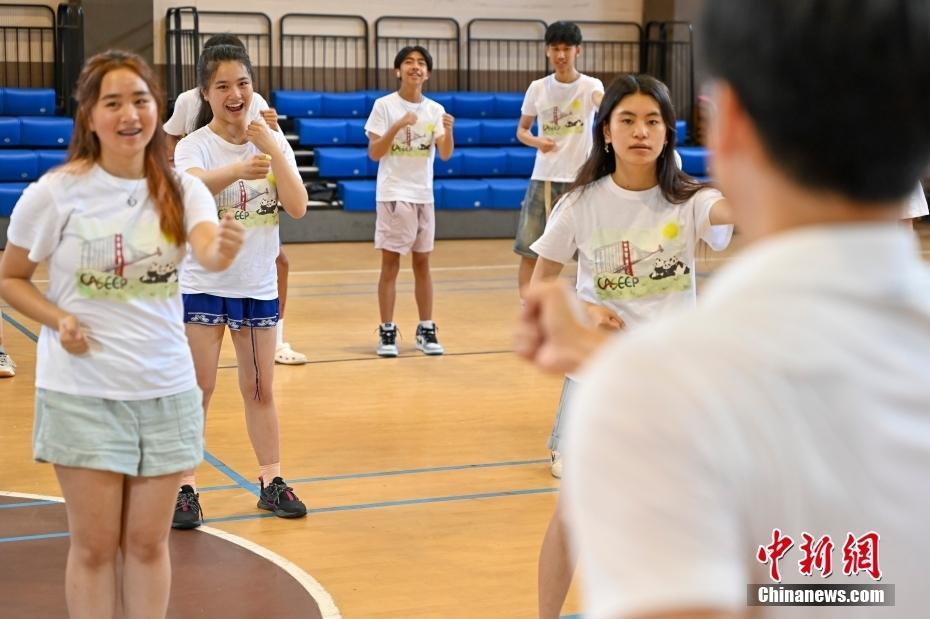 美國華裔青少年廣州學(xué)習(xí)中國功夫