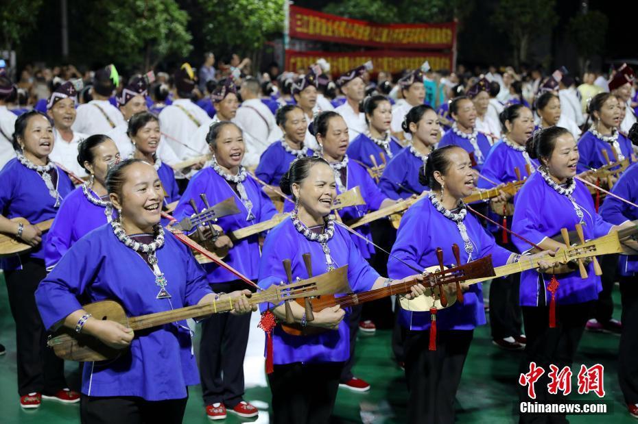 廣西三江：侗鄉(xiāng)“村BA” 激情“籃”不住