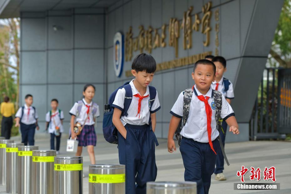 ?？谥行W(xué),、幼兒園9日起分批復(fù)學(xué)復(fù)課