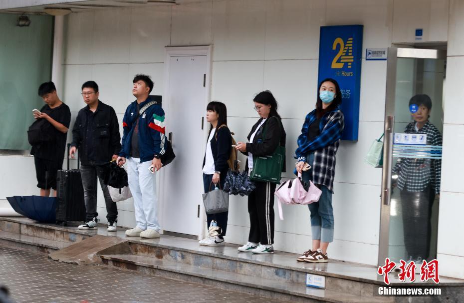 北京迎秋雨 氣溫下降明顯