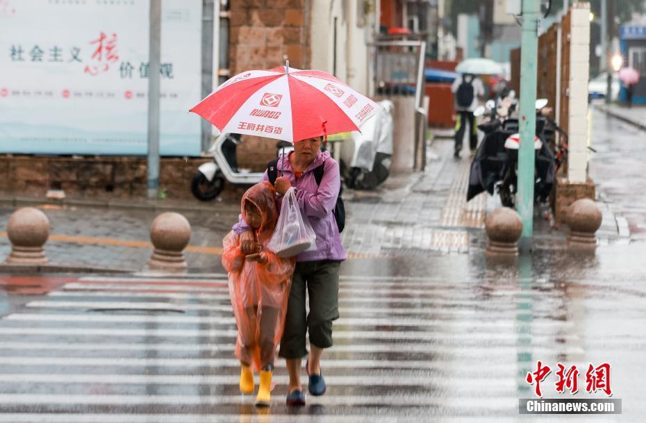 北京迎秋雨 氣溫下降明顯