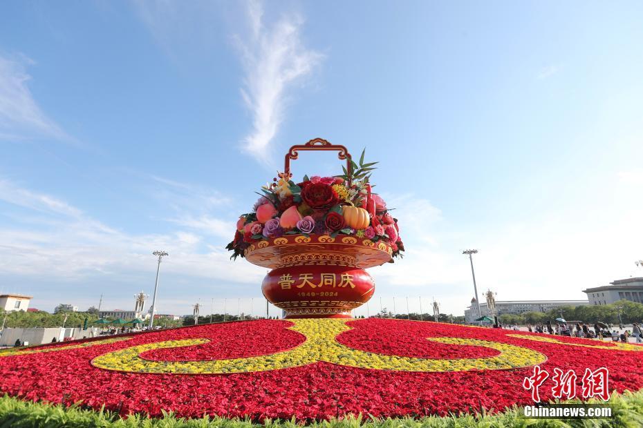 國(guó)慶將至 “蔬果花籃”亮相天安門廣場(chǎng)