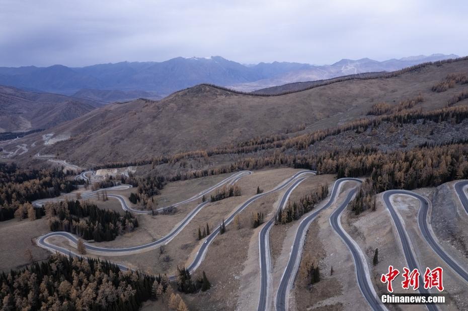 新疆阿禾公路試通車 猶如一條“油畫長廊”