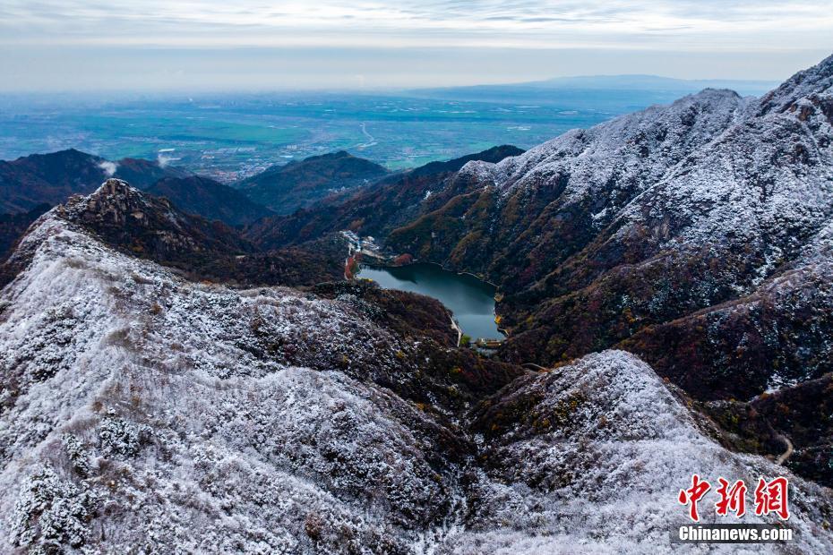 初冬時(shí)節(jié) 雪落秦嶺美如畫