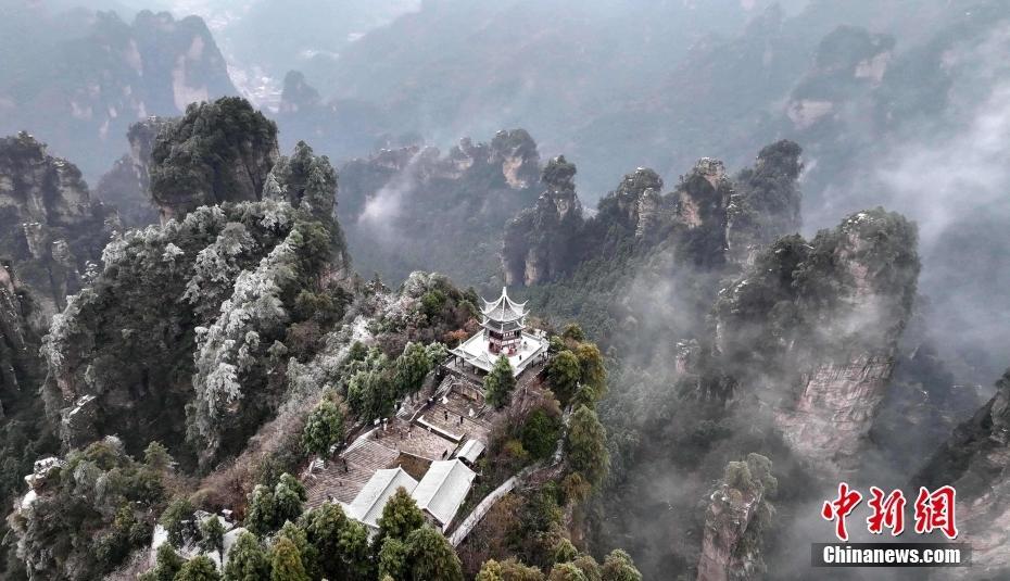 張家界黃石寨景區(qū)峰林霧凇沆碭 宛如水墨丹青畫