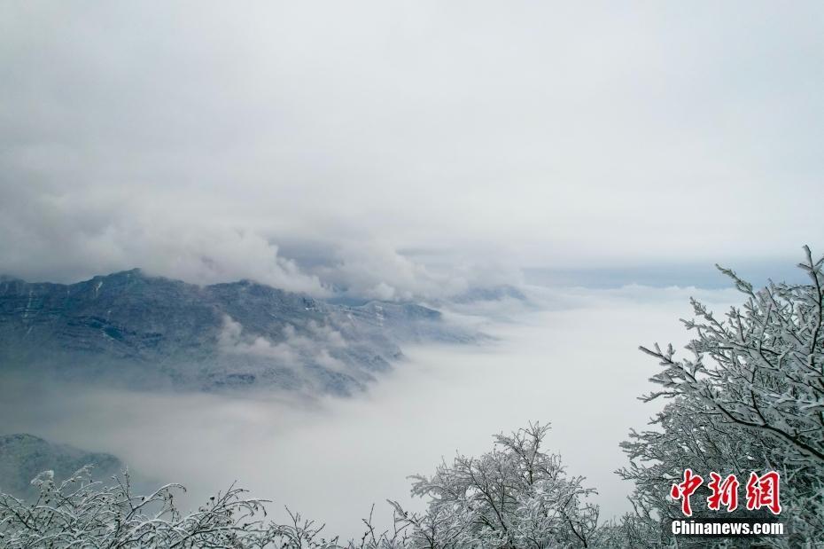 陜西漢中龍頭山銀裝素裹景色如畫