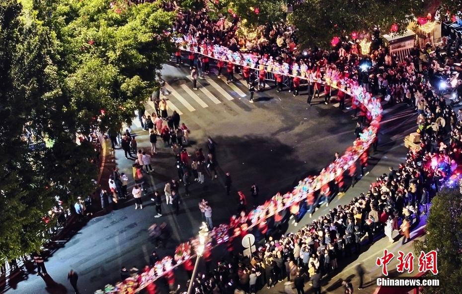 （新春見聞）福建上杭：南陽花燈巡游熱鬧非凡