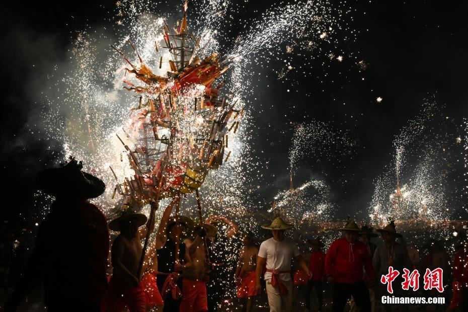 廣東揭陽喬林煙花火龍賀歲迎春