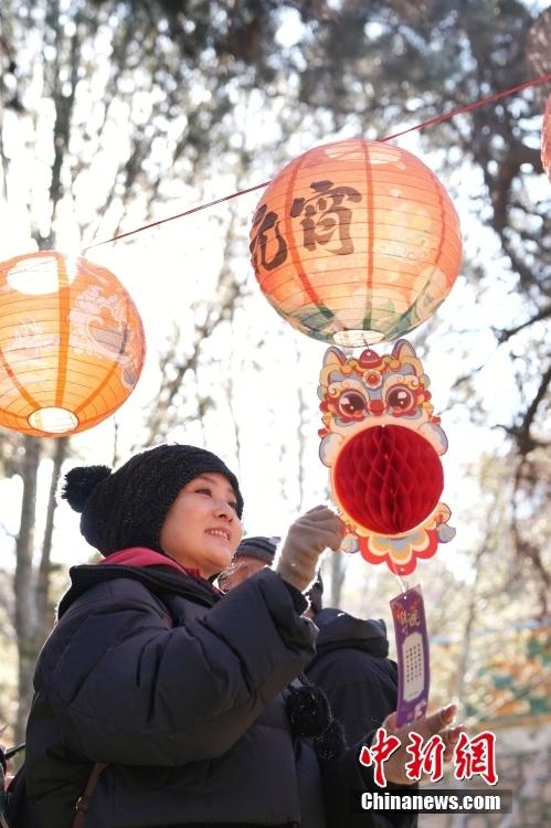 北京：民眾頤和園賞民俗度元宵