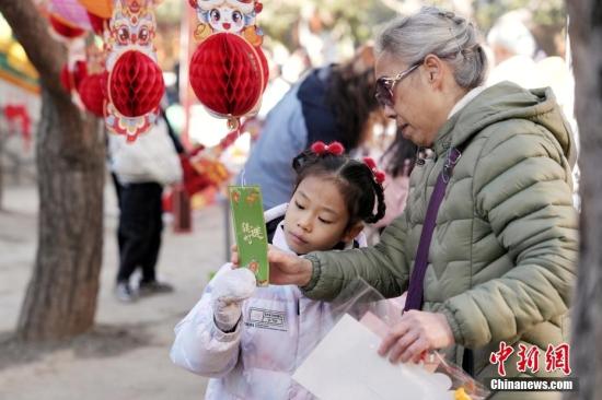 北京：民眾頤和園賞民俗度元宵