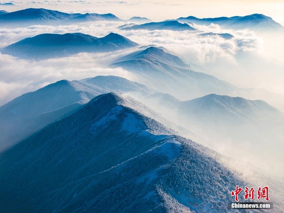 雪后太子尖流云飛瀑似仙境 云海與朝陽交相輝映