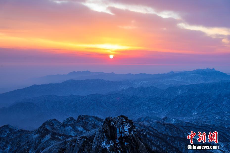 河南堯山現(xiàn)日出云海霧凇三大景觀 宛如童話世界