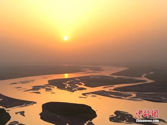 河南郑州：观黄河落日圆