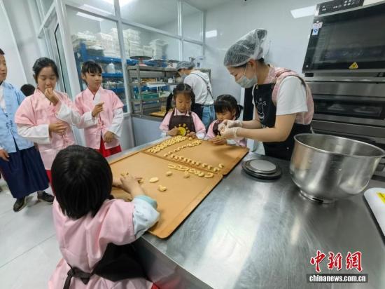 山东日照：中医药文化体验馆传承中医智慧