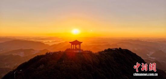 贵州梅花山：日出日落醉游人