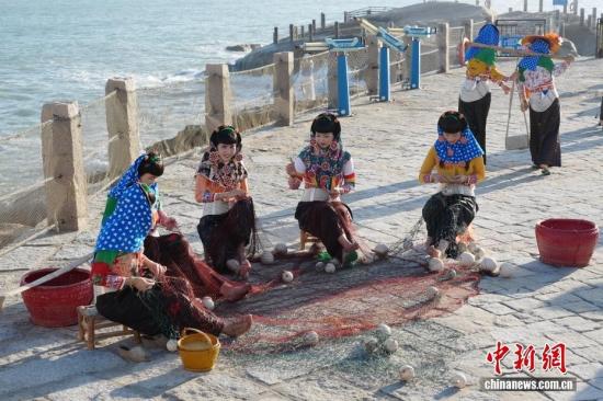 （活力中国调研行）福建泉州惠女风情园影雕吸睛