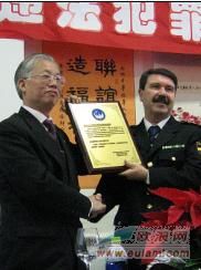 西班牙华侨华人协会感谢马德里警方改善侨界治
