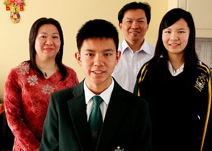 澳洲华裔少年夺两枚国际数学奥林匹克赛金牌(