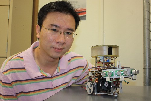 闻味识气体 澳洲华裔工程师研发“嗅觉”机器人--中新网