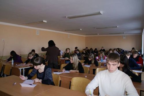 俄罗斯远东国立大学孔子学院举办汉语水平考试