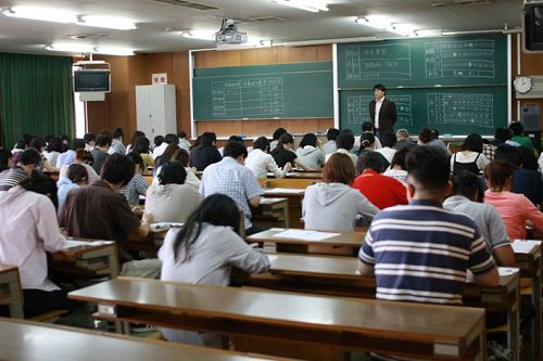 日本大阪产业大学孔子学院举行两个等级汉语考