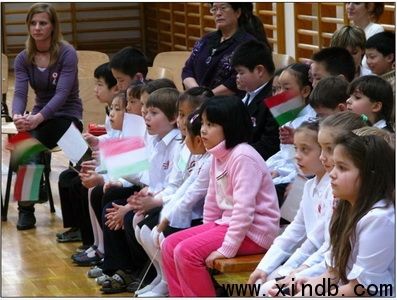 布达佩斯中匈双语学校联欢共迎匈牙利国庆日