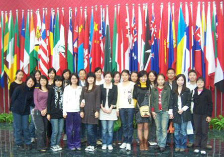 汉办48名汉语教师志愿者分赴欧美等九国任教