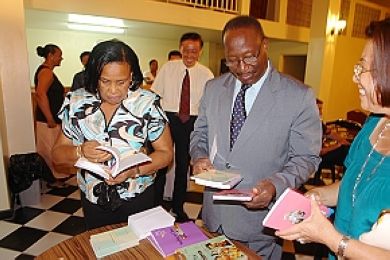 驻多米尼克使馆举办中国民乐音乐会(图)