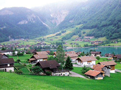 因特拉肯，童话小镇的美丽邂逅