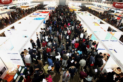 在法中国学生陷两难境地:当地就业?回国发展?