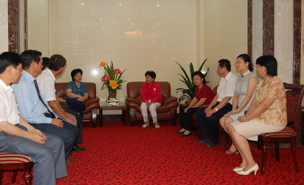 首页 中国侨界 故乡纪行 林日娣副市长(右六)与孙穗芳博士(右五)亲切
