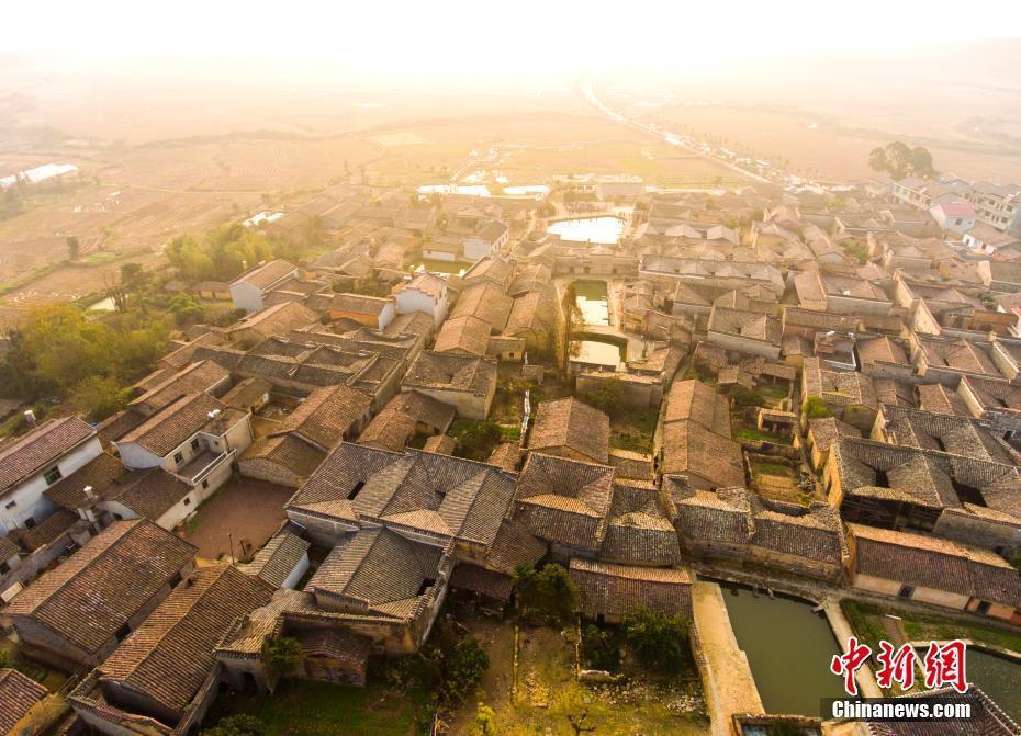 航拍江西竹桥古村古风浓郁蔚为壮观