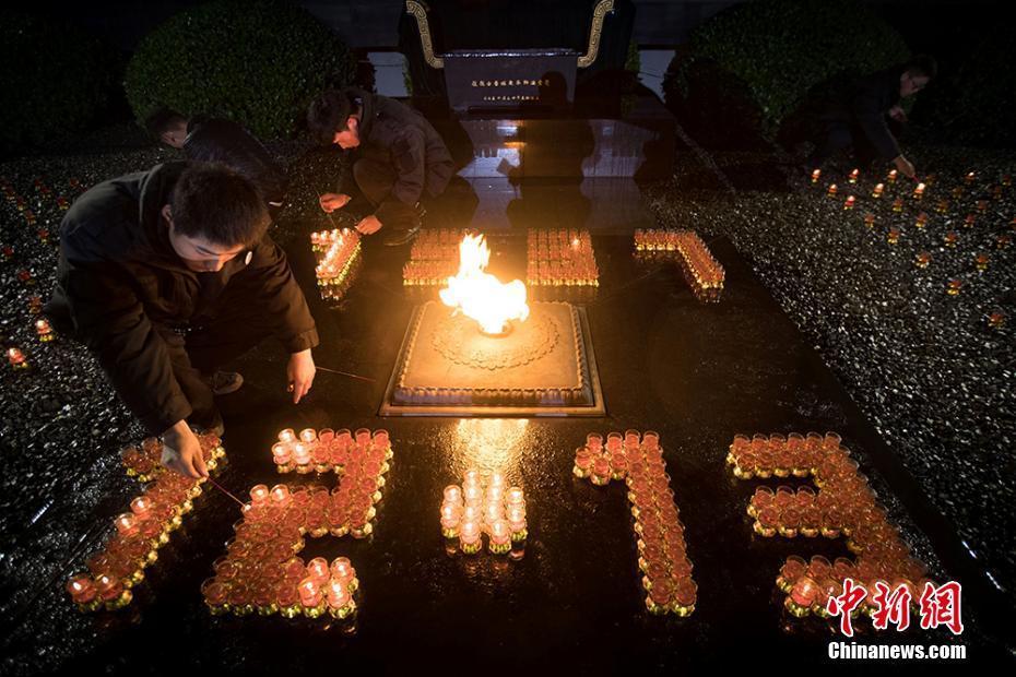 中外人士烛光祭为南京大屠杀死难者守灵