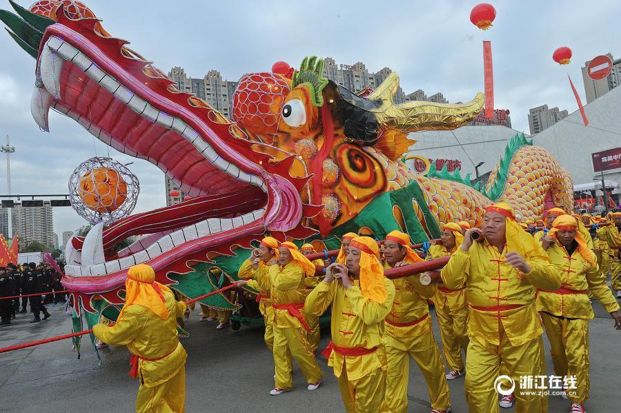气势磅礴 平阳鳌江大龙划起来-中国侨网