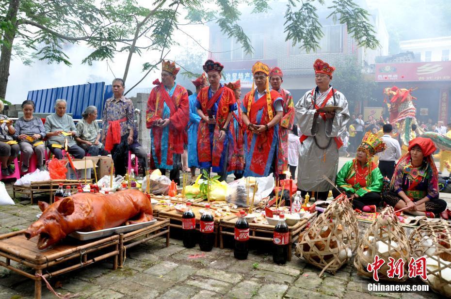 广西壮族千年民俗"侬垌节"举办 民众祈福