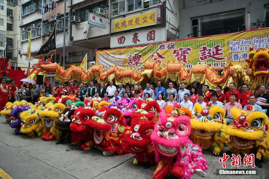 香港东区举行谭公爷诞辰飘色巡游