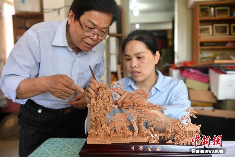 探访福州百年软木画