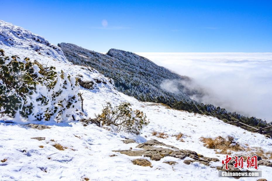 云南轿子雪山银装素裹如童话世界