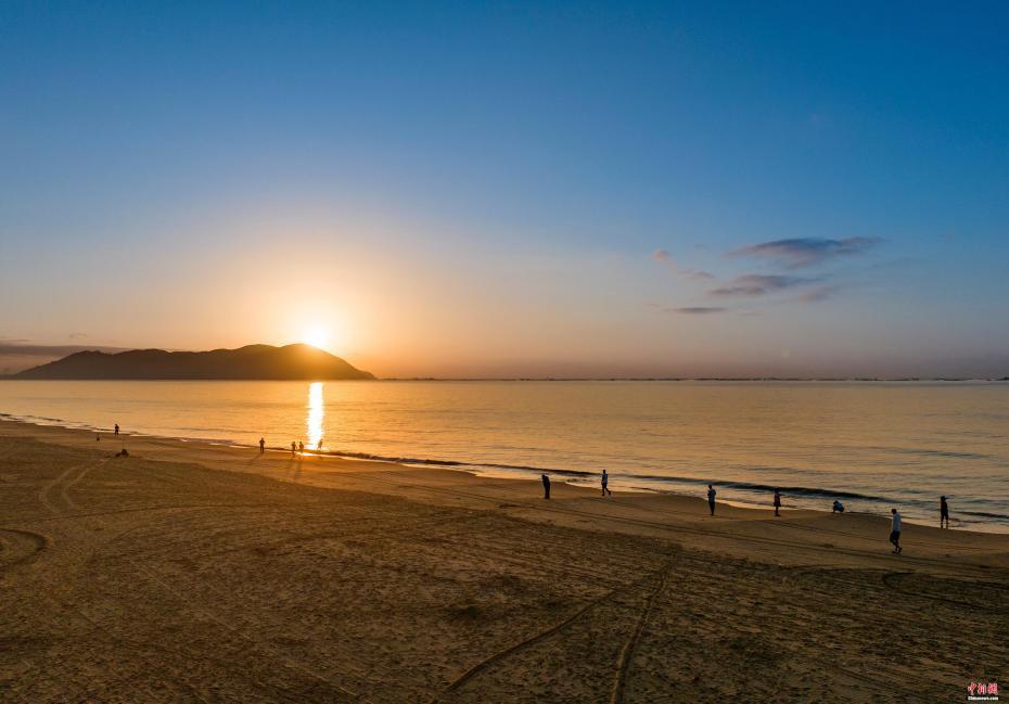 海南清水湾蓝湾海滩日出美如画