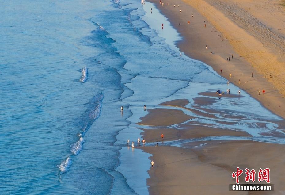 海南清水湾蓝湾海滩日出美如画